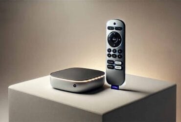 Roku Ultra E Telecomando In Un Setup Minimalista Per Illustrare La Modalità Sviluppatore E Il Caricamento Di App.